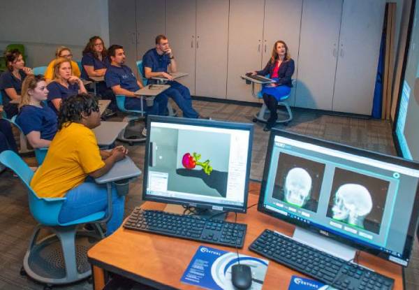 Simulador VERT de formación en radioterapia protonterapia para pacientes realidad virtual